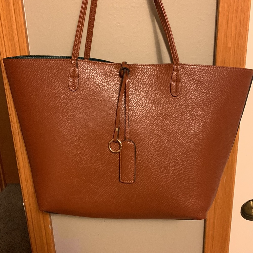 Street Level Reversible Tote - Picture 2 of 5